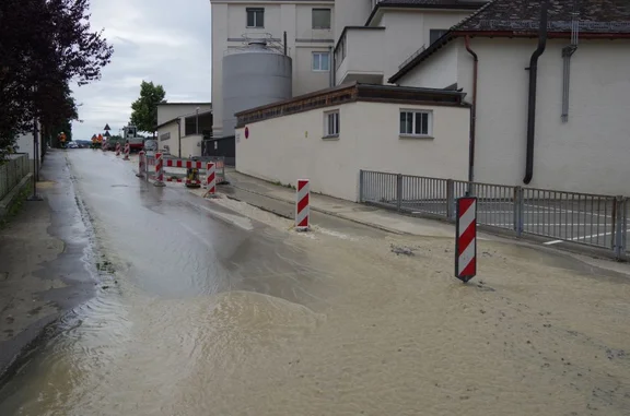 20160812_Strasse_ueberflutet_1.jpg
