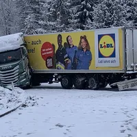 2025-02-14 Verkehrslenkung nach VU Ratzenberg (2).jpg
